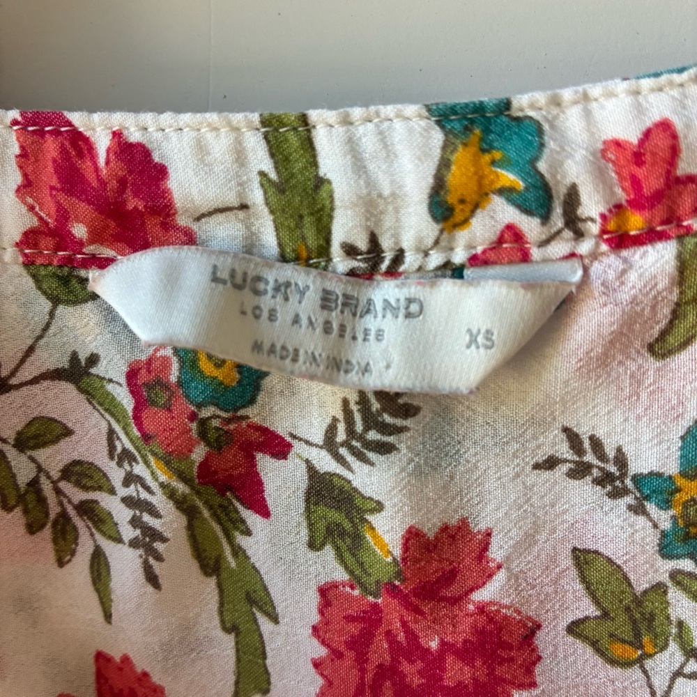 Lucky Brand Lightweight Floral Popover Top Blouse Size XS - Picture 3 of 4